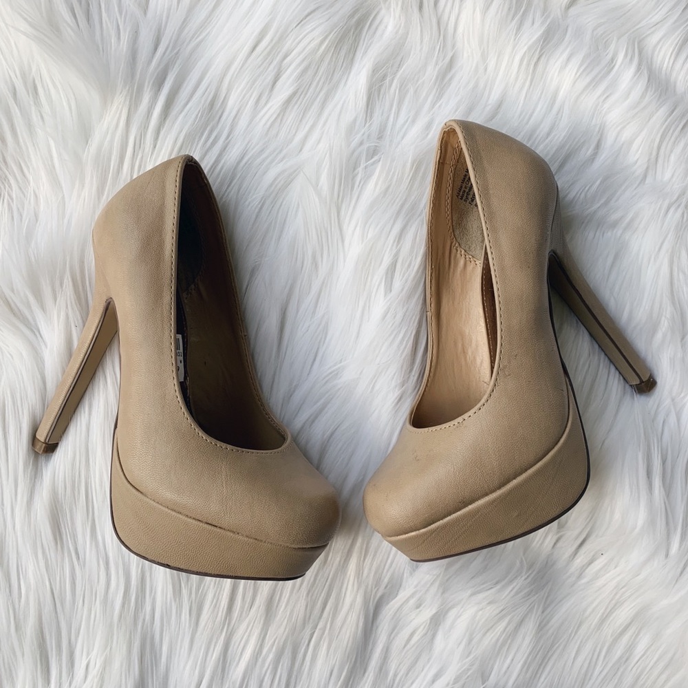 NWT Nude/Cream Platform Heels